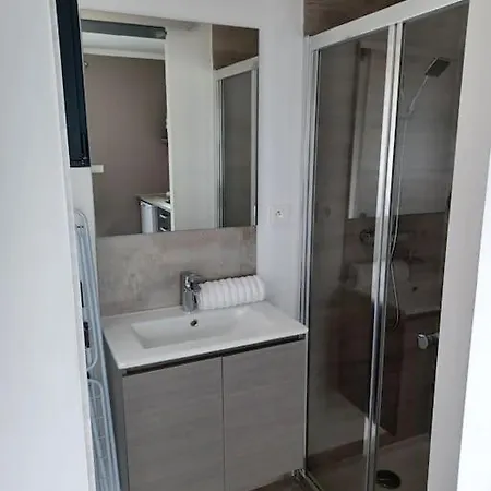 Mini A Lecci, Proche De La