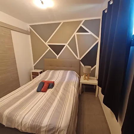 Mini A Lecci, Proche De La Apartament